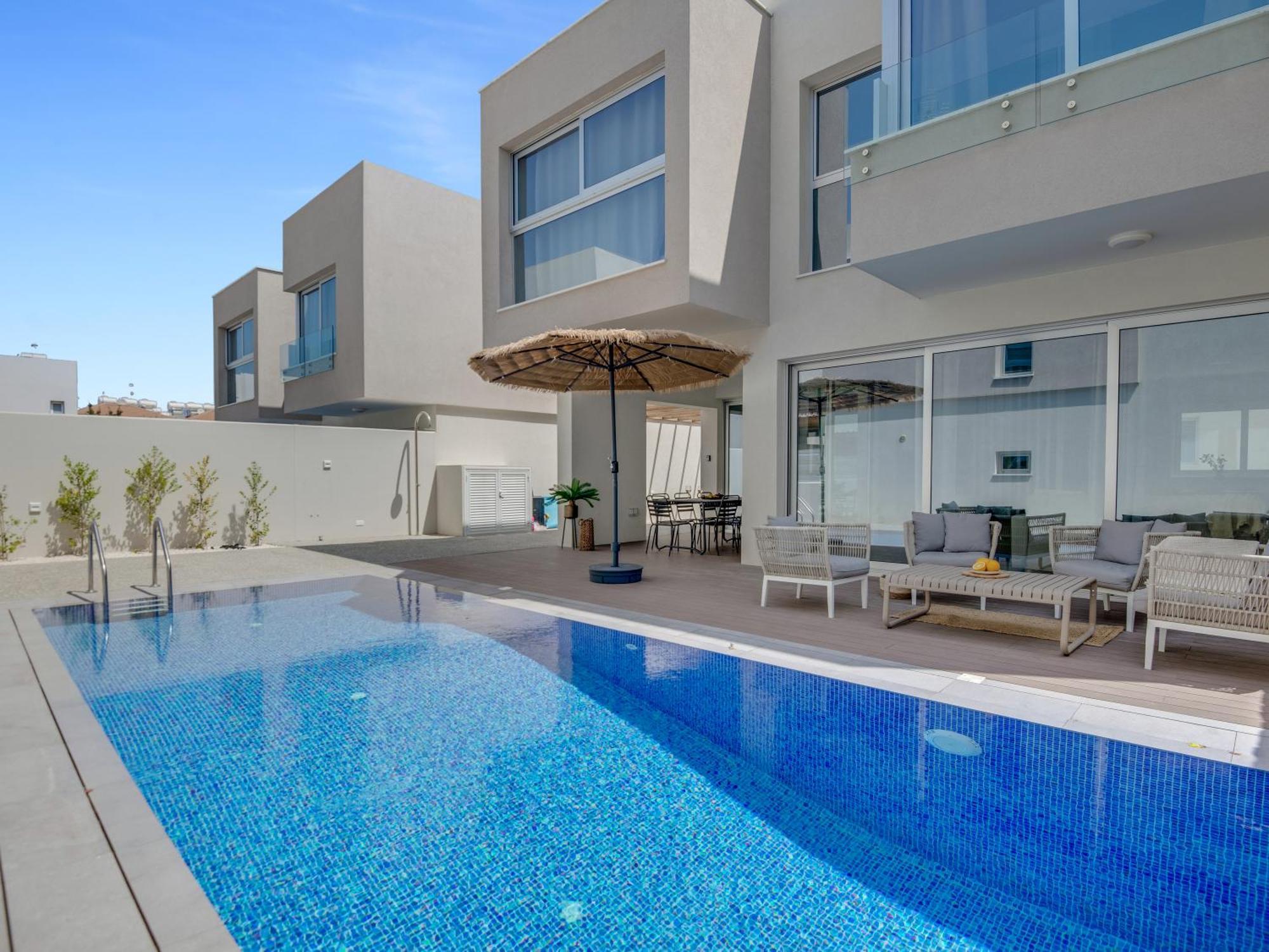 Sanders Mythical Blue Villa *